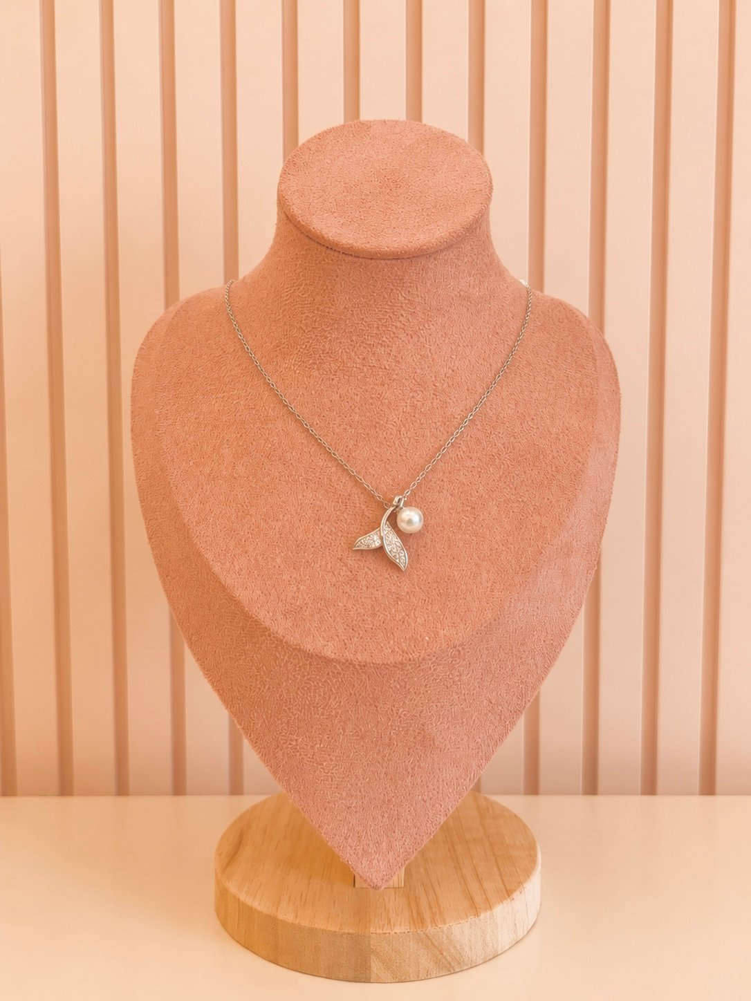 Pearlfin Necklace - Image 3