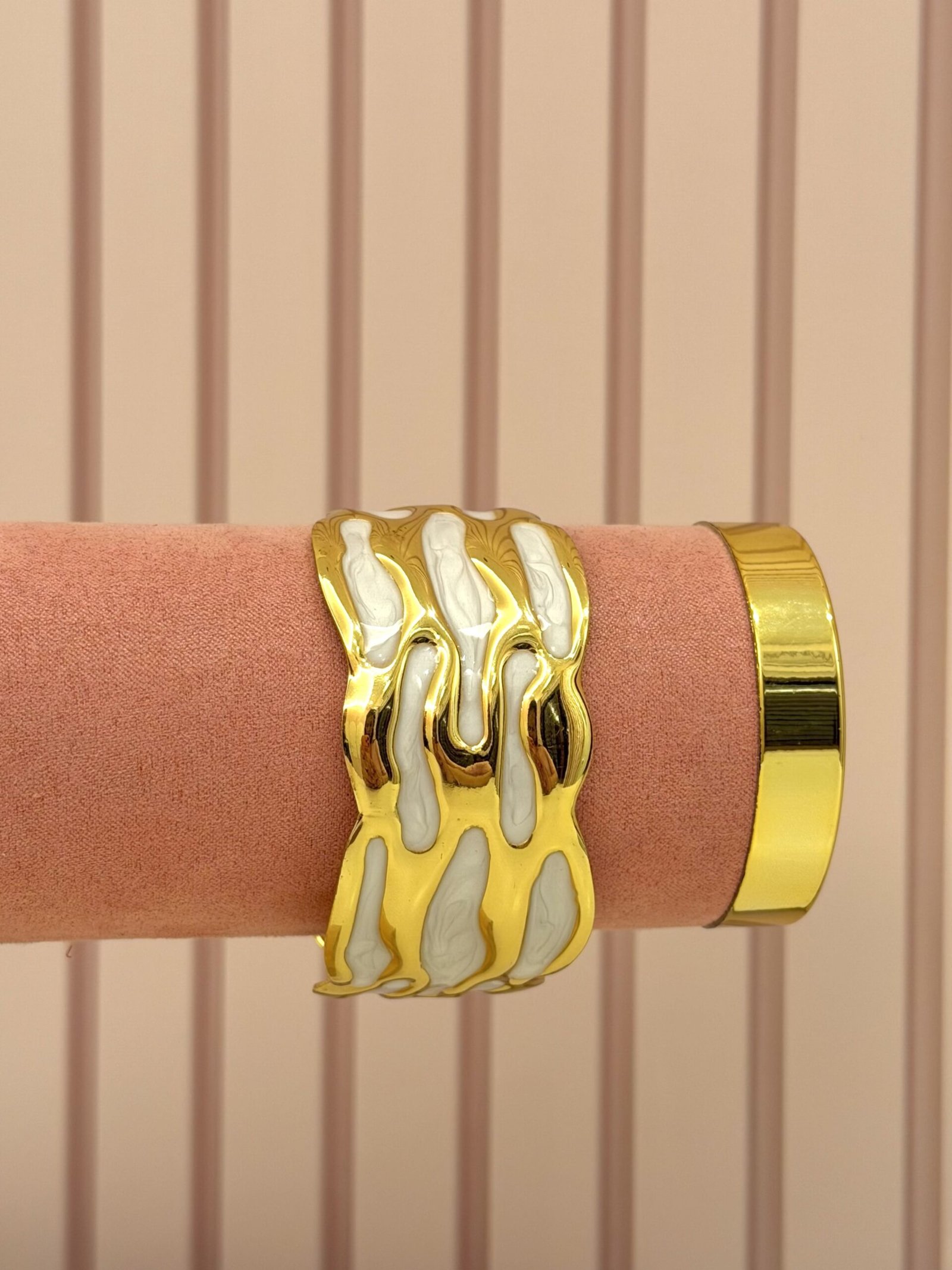Marble Chunk Handcuff - Image 2