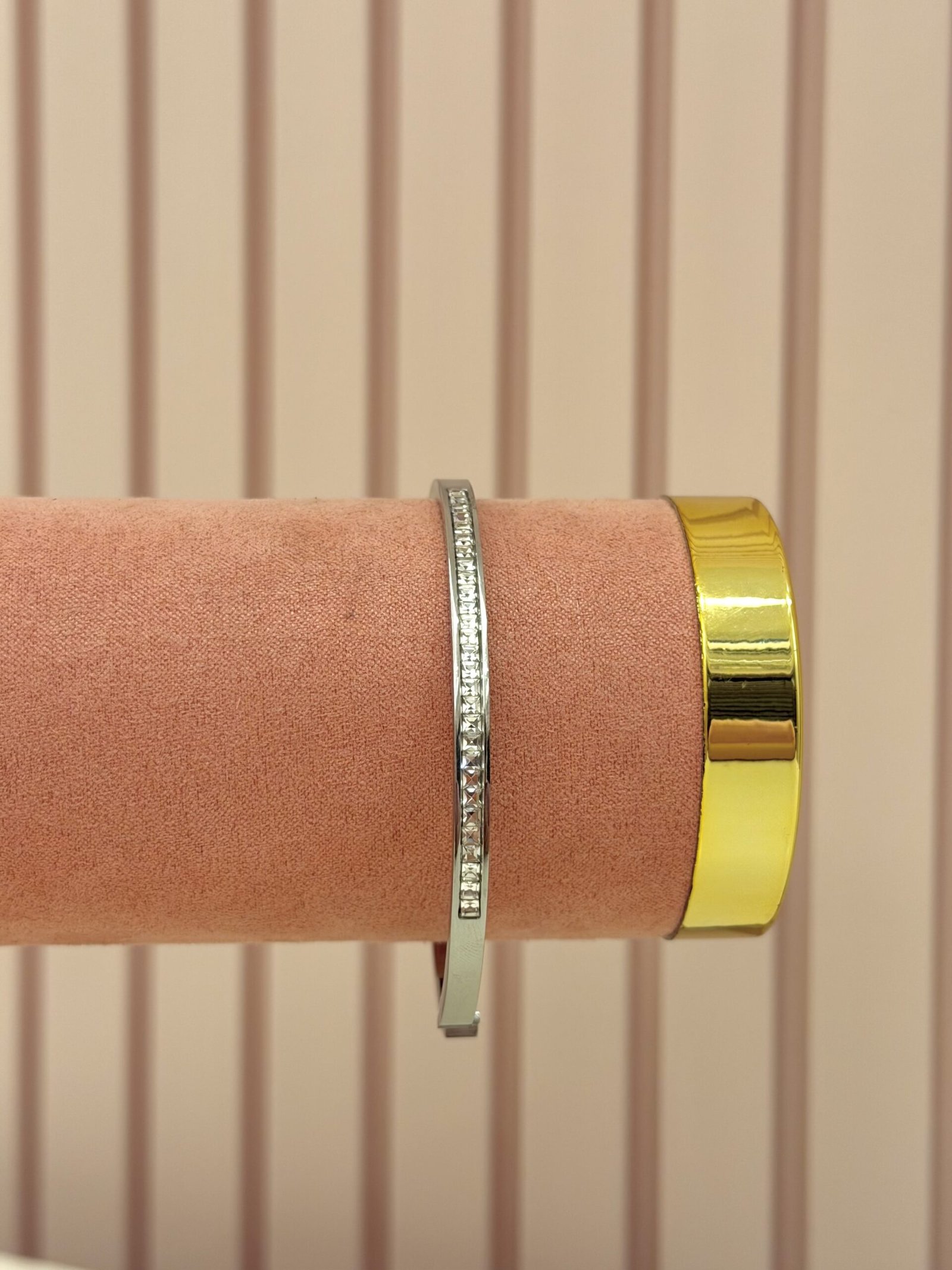 Silver Stone Handcuff - Image 3